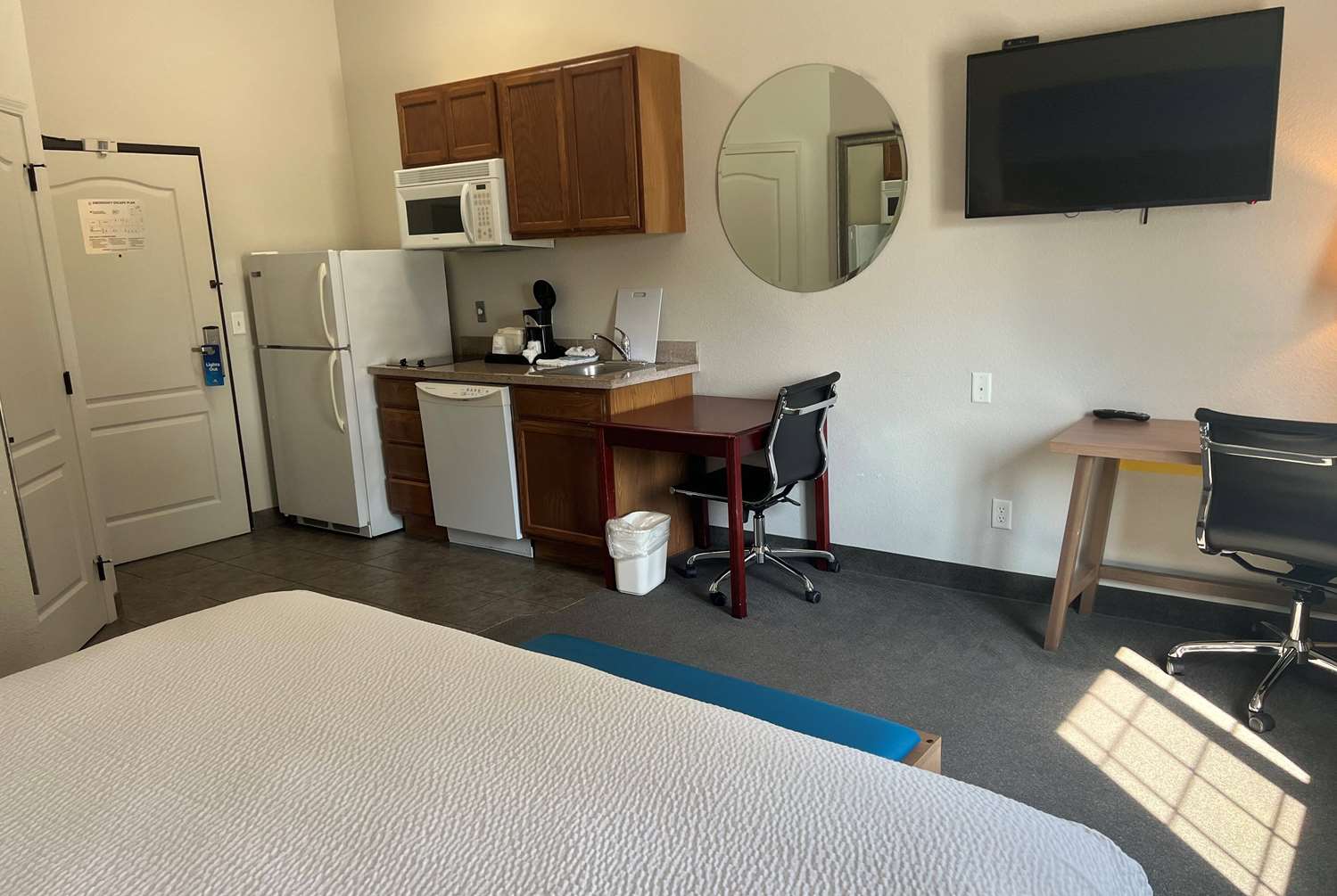 Days Inn & Suites by Wyndham Columbus NE 8/20
