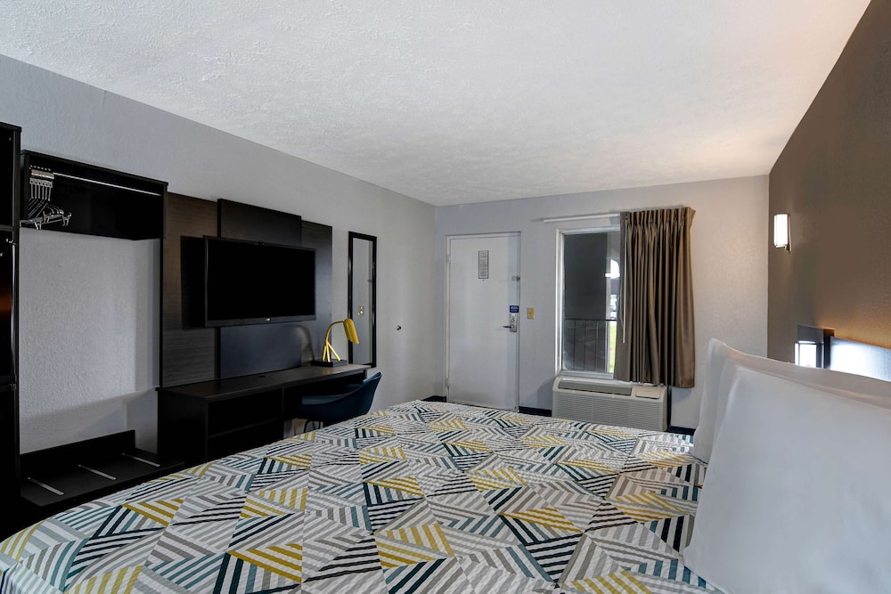 Studio6 Meridian, MS – Bonita Lakes 32/47