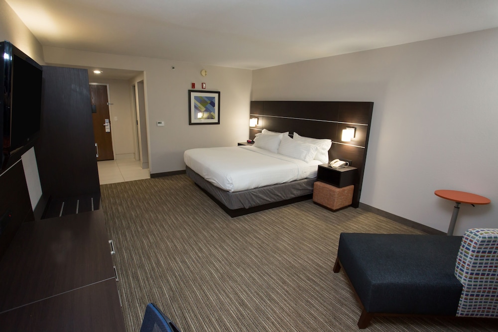 HOLIDAY INN EXPRESS WILMINGTON 17/48