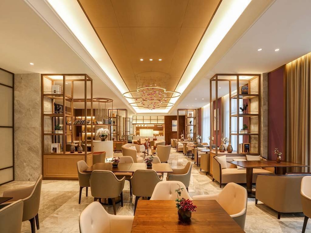 Ramada by Wyndham Zhumadian West Station 28/33