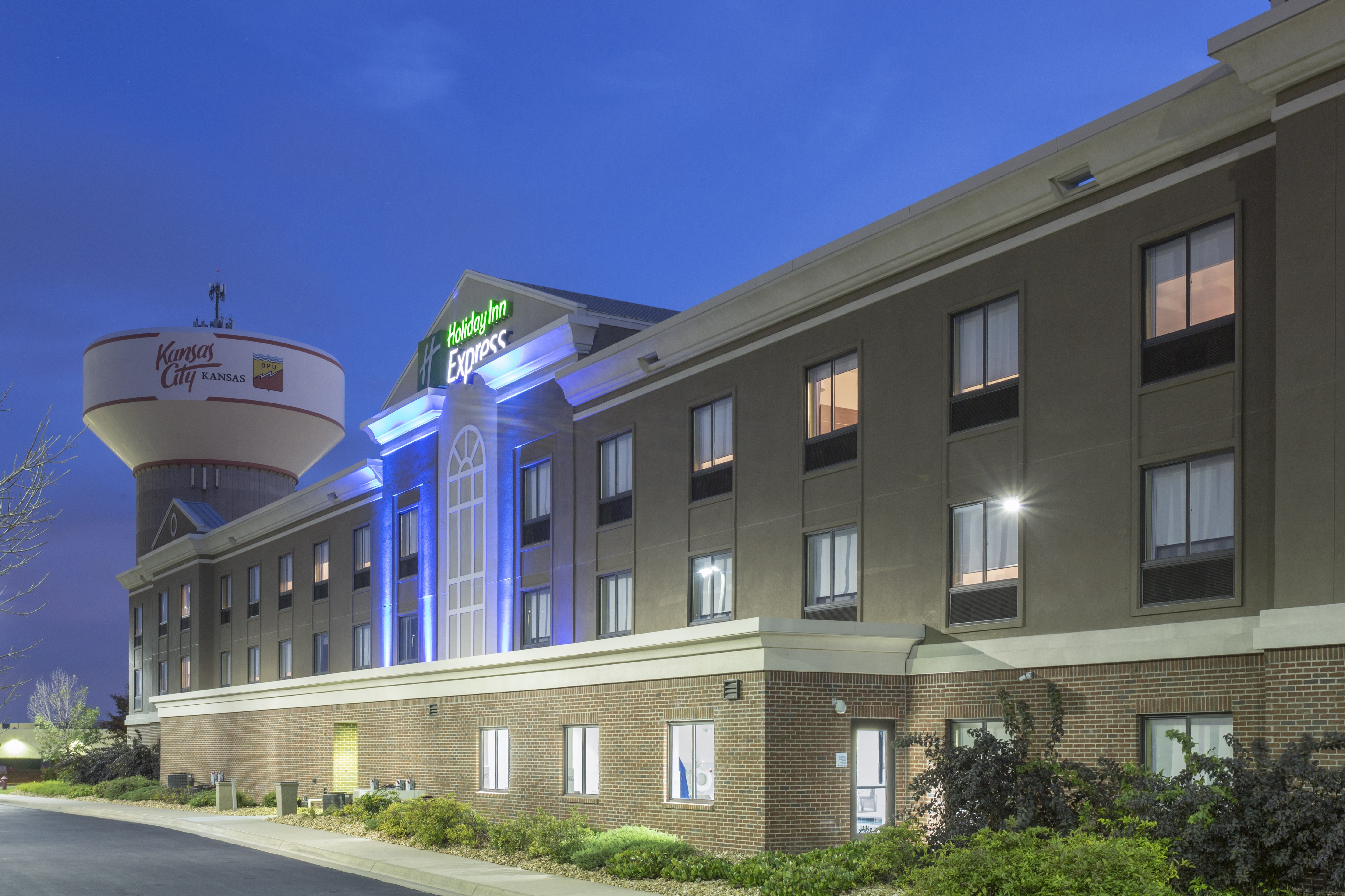 Holiday Inn Express Kansas City - At The Legends 5/60