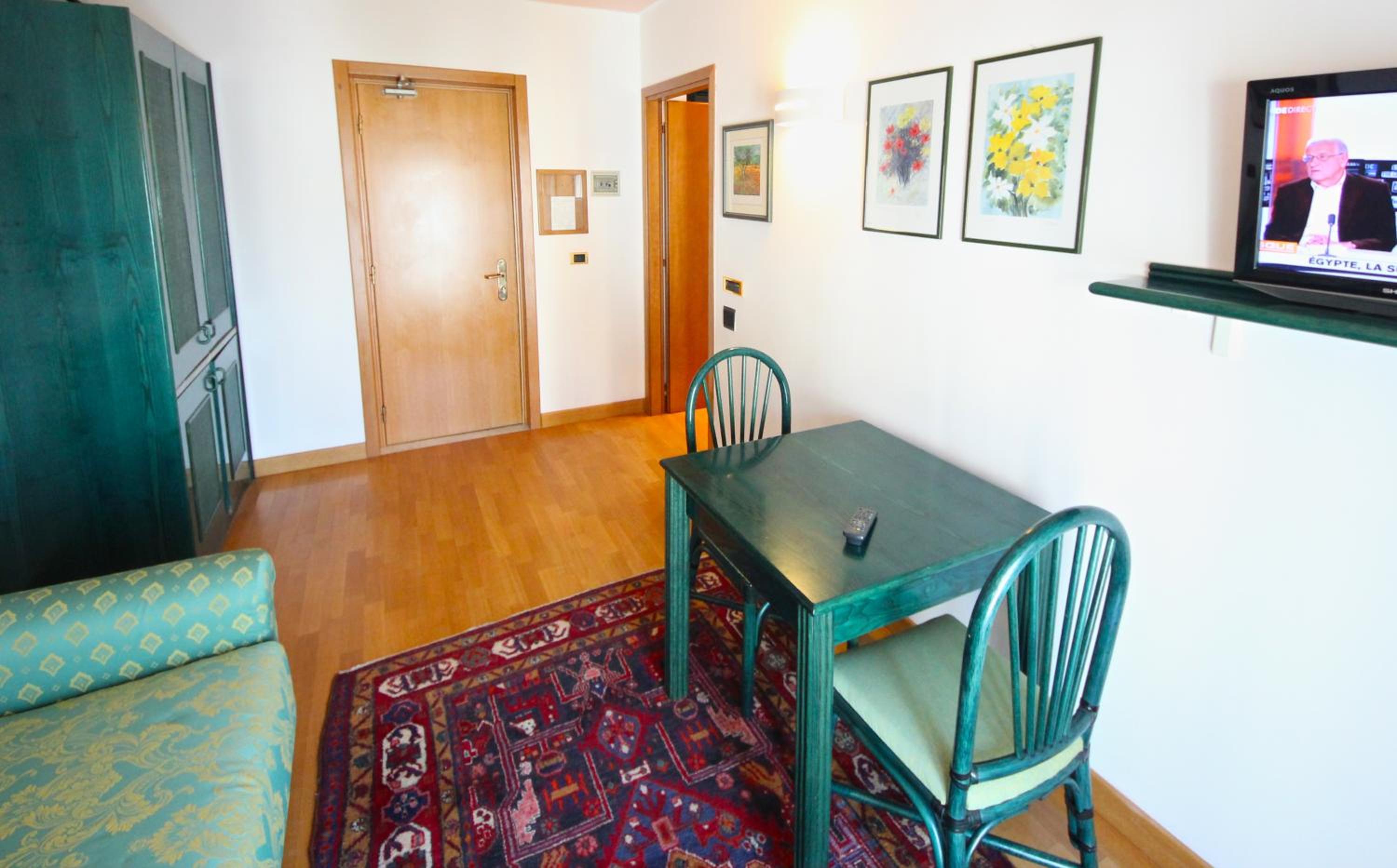 RUHL BEACH HOTEL AND SUITES 12/54