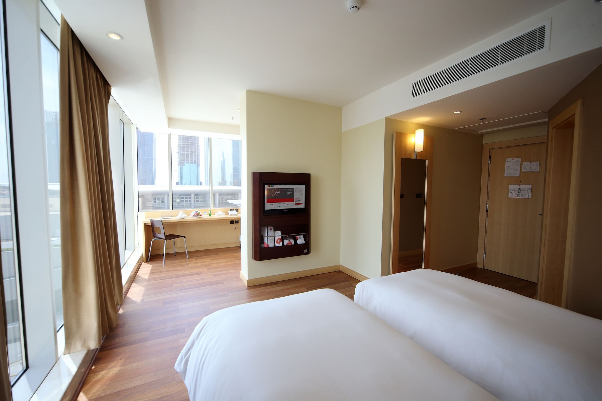 ROOM, TWIN BEDS