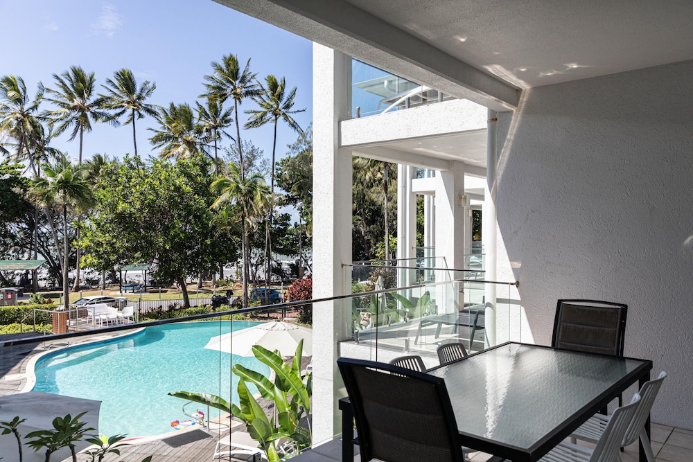 Beaches Port Douglas 32/69