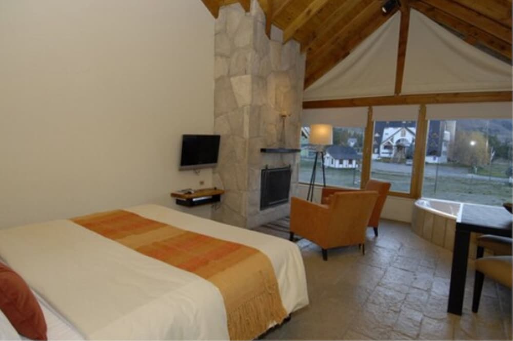 STUDIO, SUITE, KING BED, GARDEN VIEW, HOT TUB
