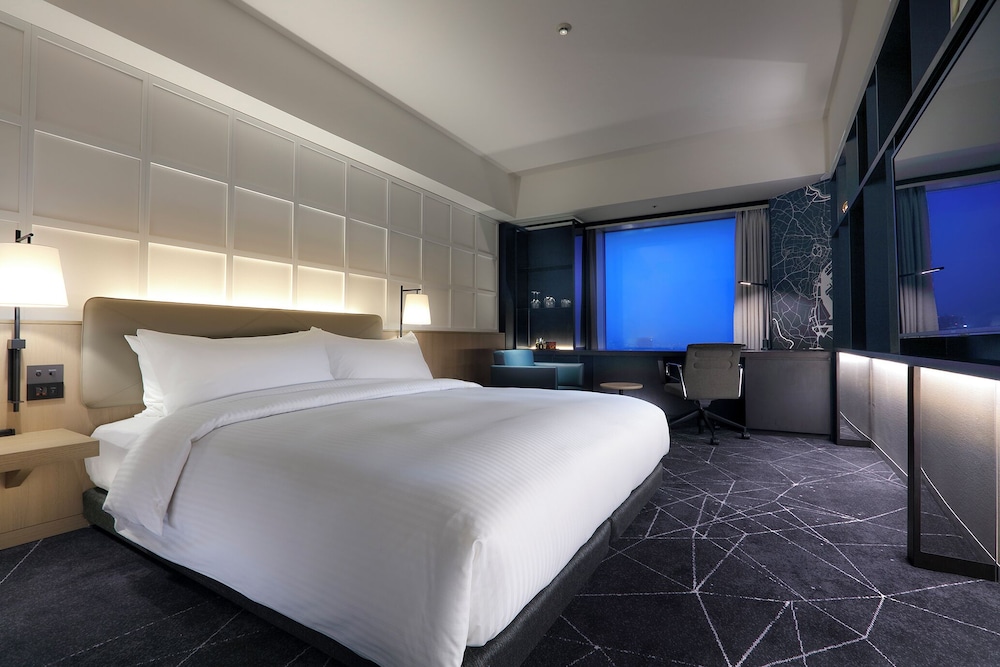 Premium Room 35-38 Floor King