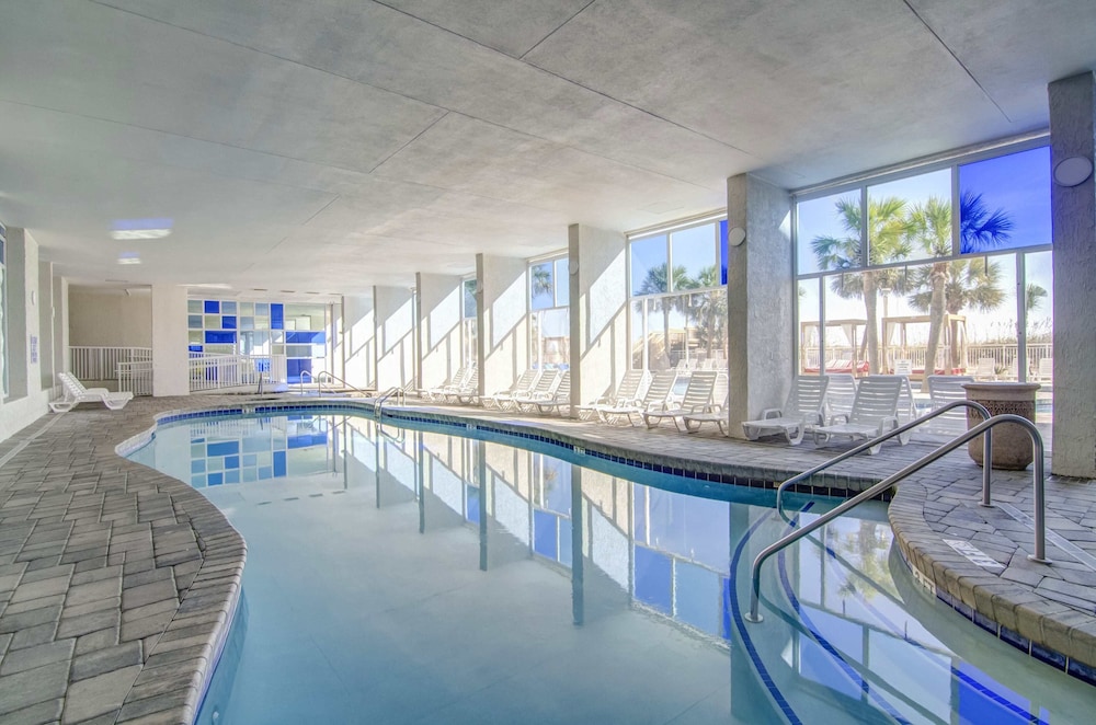 Crown Reef Resort 35/68