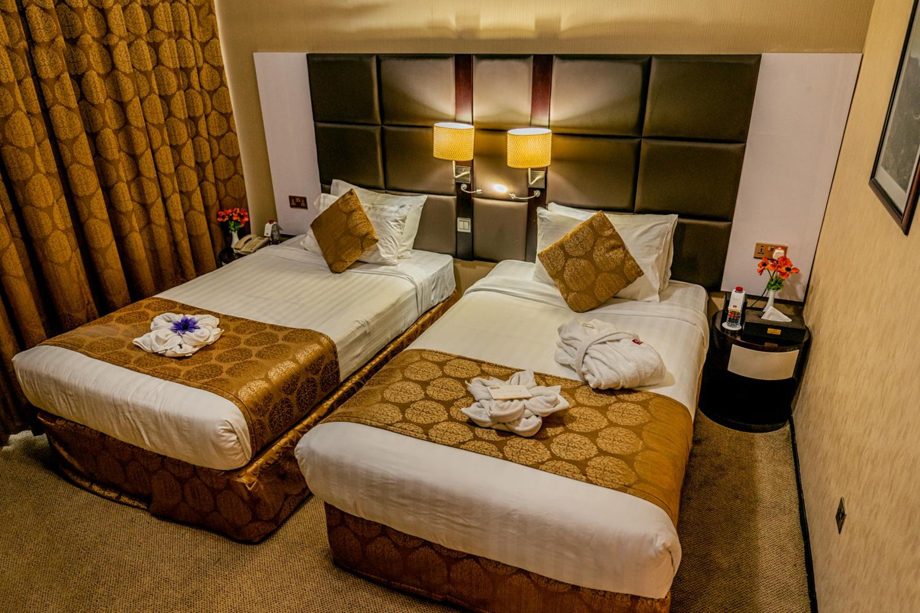DELUXE ROOM TWIN