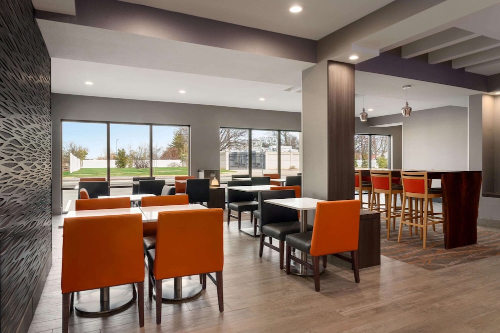 La Quinta Inn & Suites by Wyndham St Louis Route 66 38/47