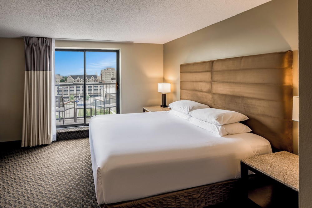 HYATT REGENCY GREEN BAY 18/59