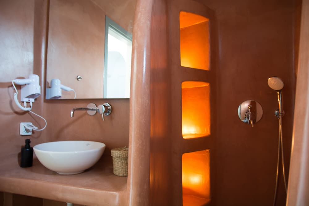 Amphitrite Suites Santorini 65/68