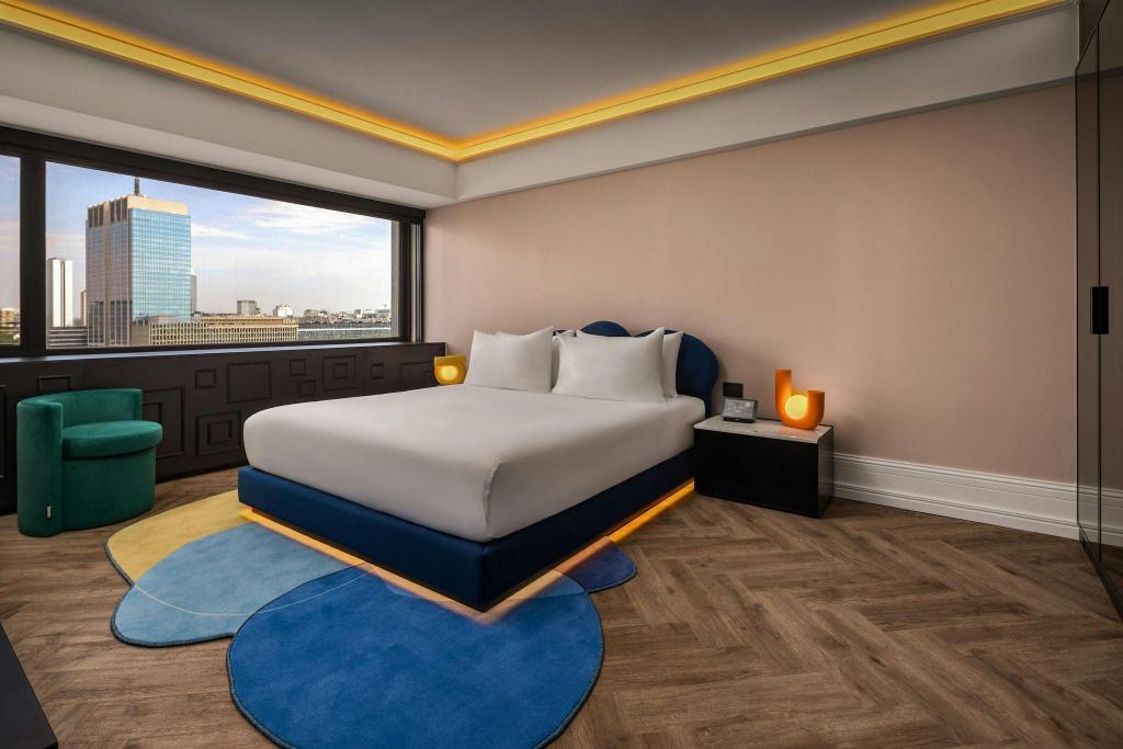 1 Bedroom, Hip, Suite, King Bed, City View