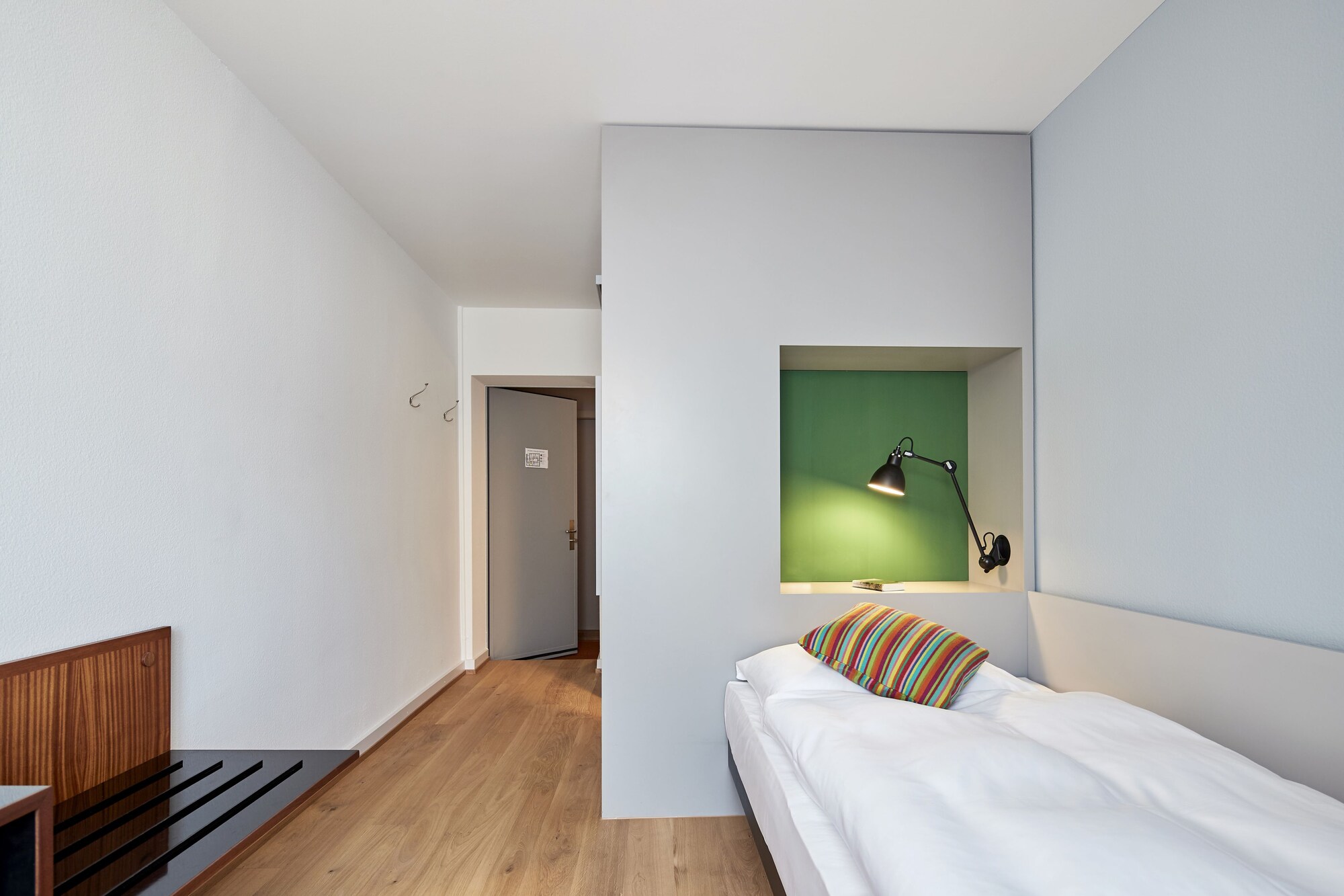 ROOM, SINGLE, CITY VIEW