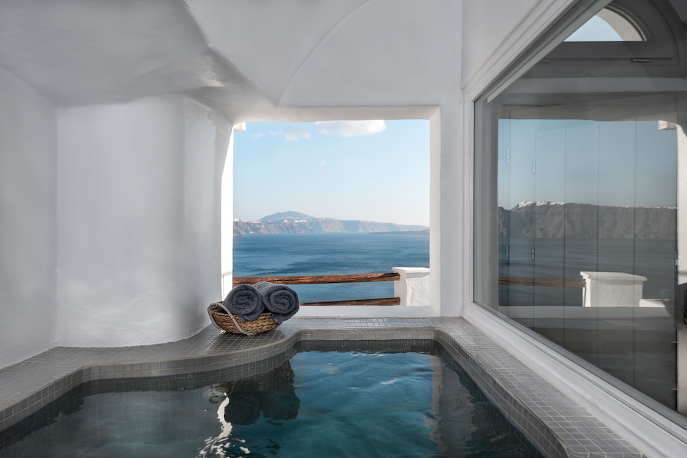 Caldera Premium Villas 32/70