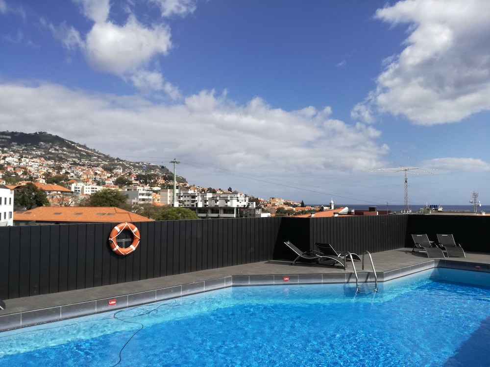 The Editory Garden Carmo Funchal 33/63