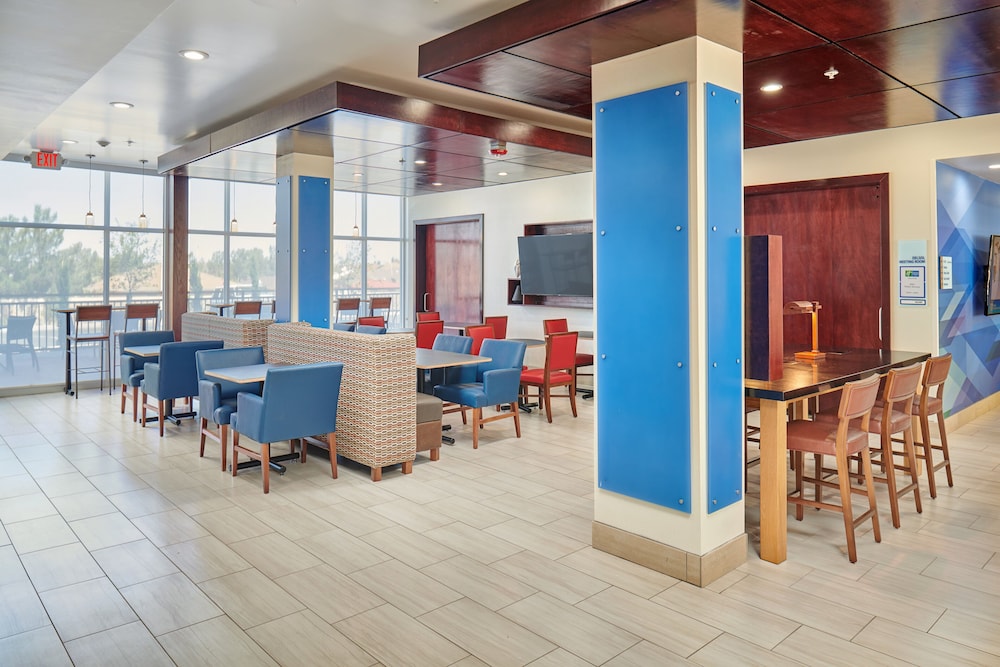 Holiday Inn Express El Paso Sunland Park Area 26/34