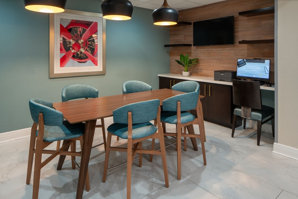 Four Points by Sheraton Alexandria 33/50