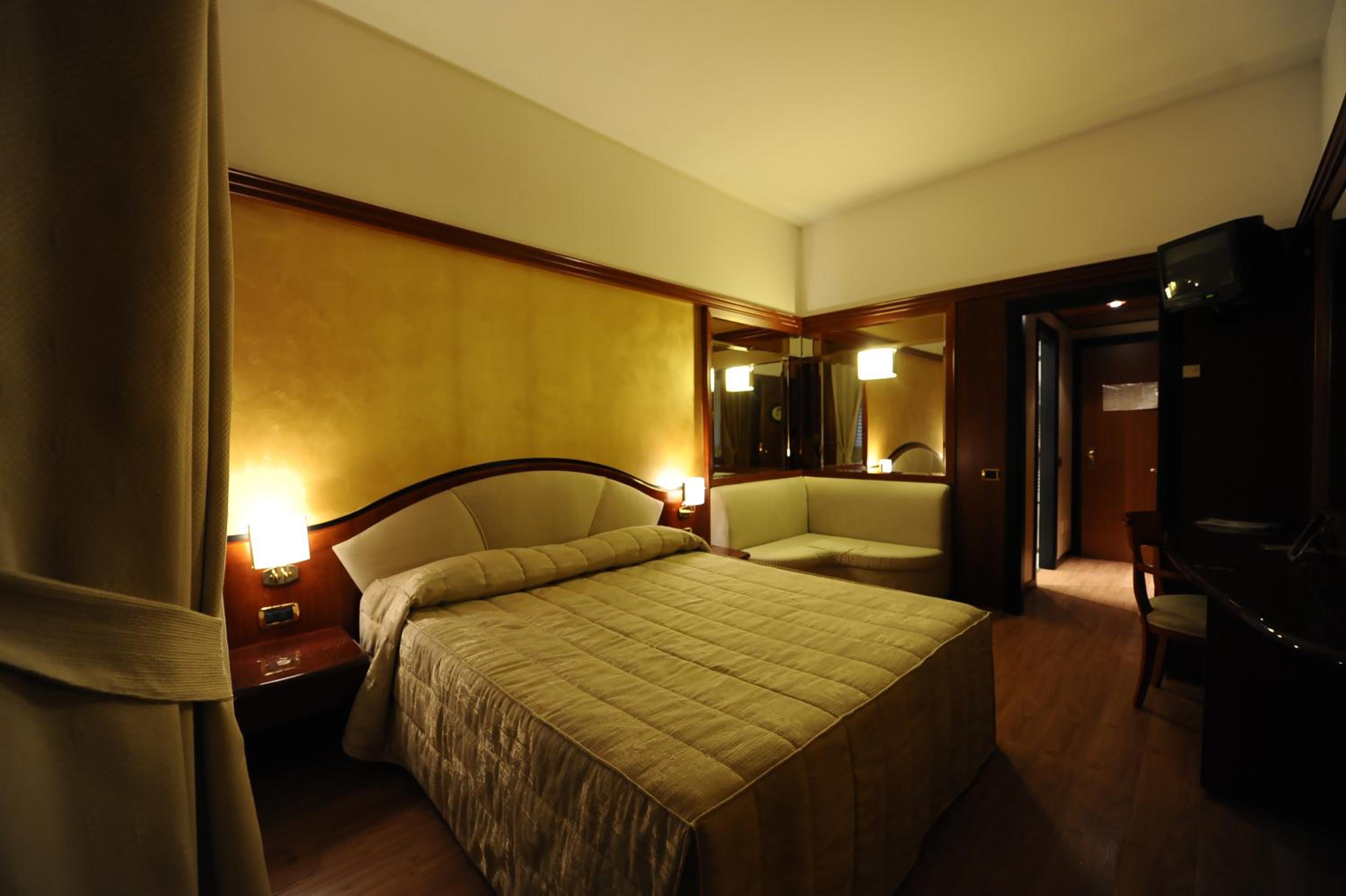 Hotel Motel City 2/50