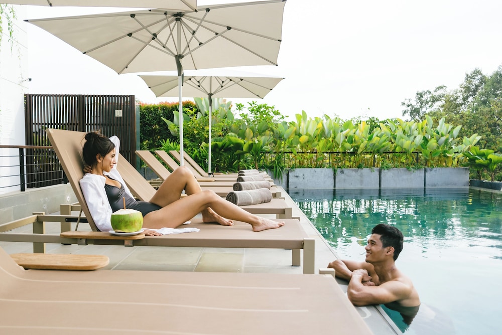 Treeline Urban Resort 9/48