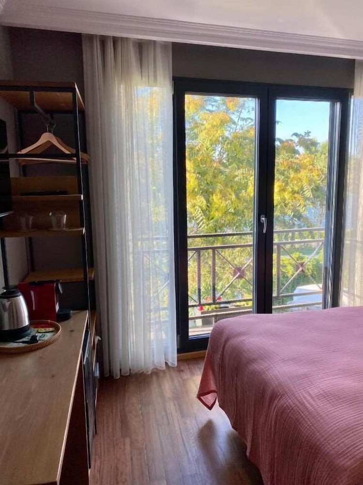 Petrion Hotel 24/50