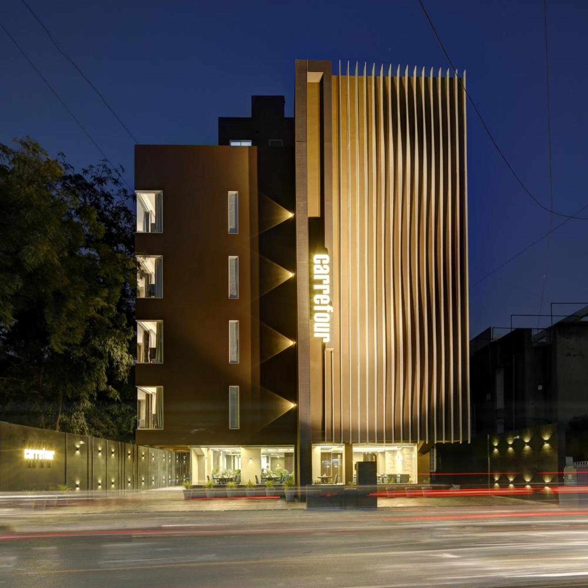 Hotel Carrefour 3/52