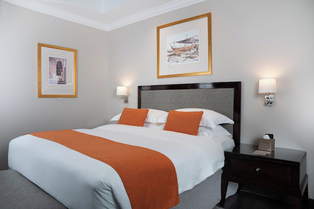 DELUXE, KING BED