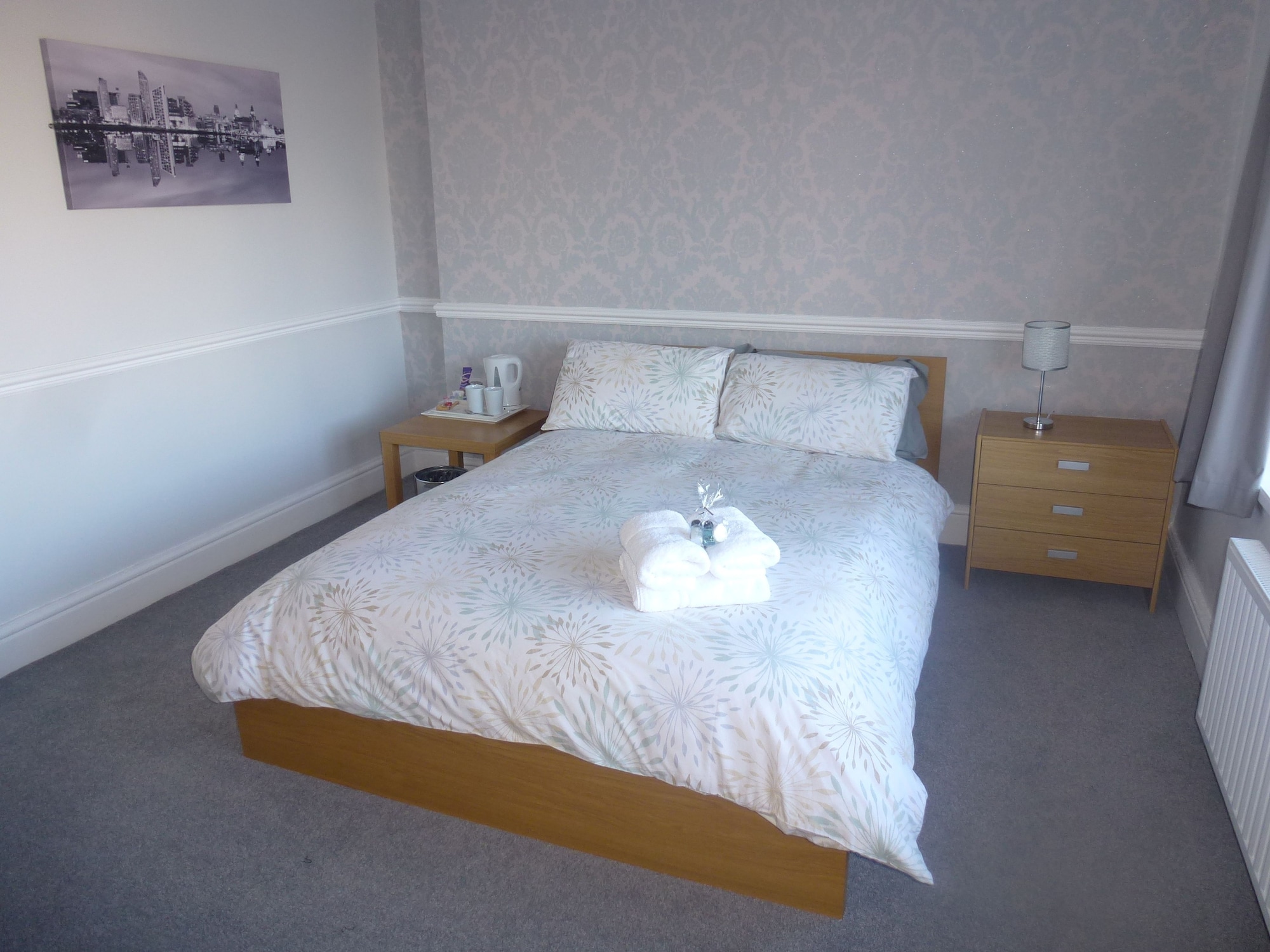 ROOM, DOUBLE BED