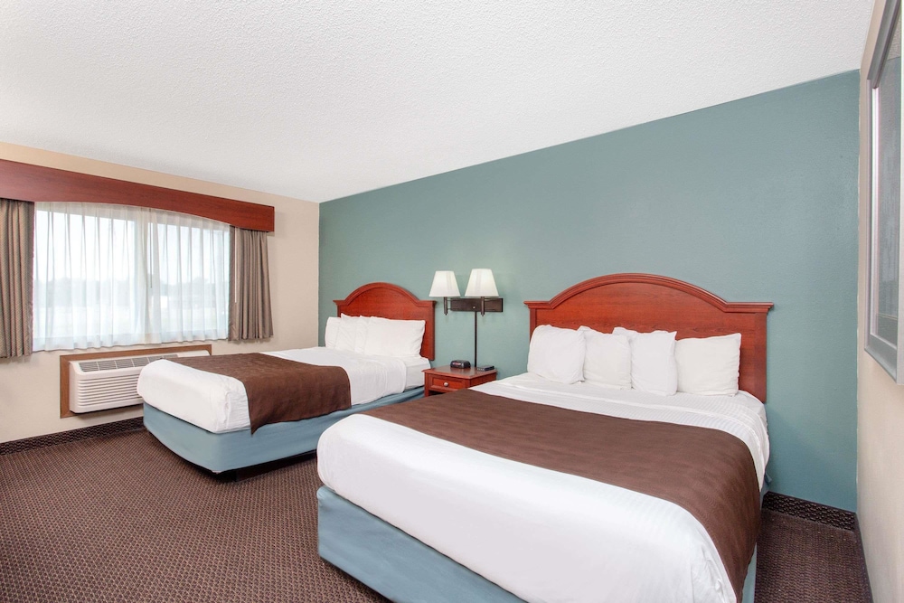 AmericInn by Wyndham Chippewa Falls 12/44