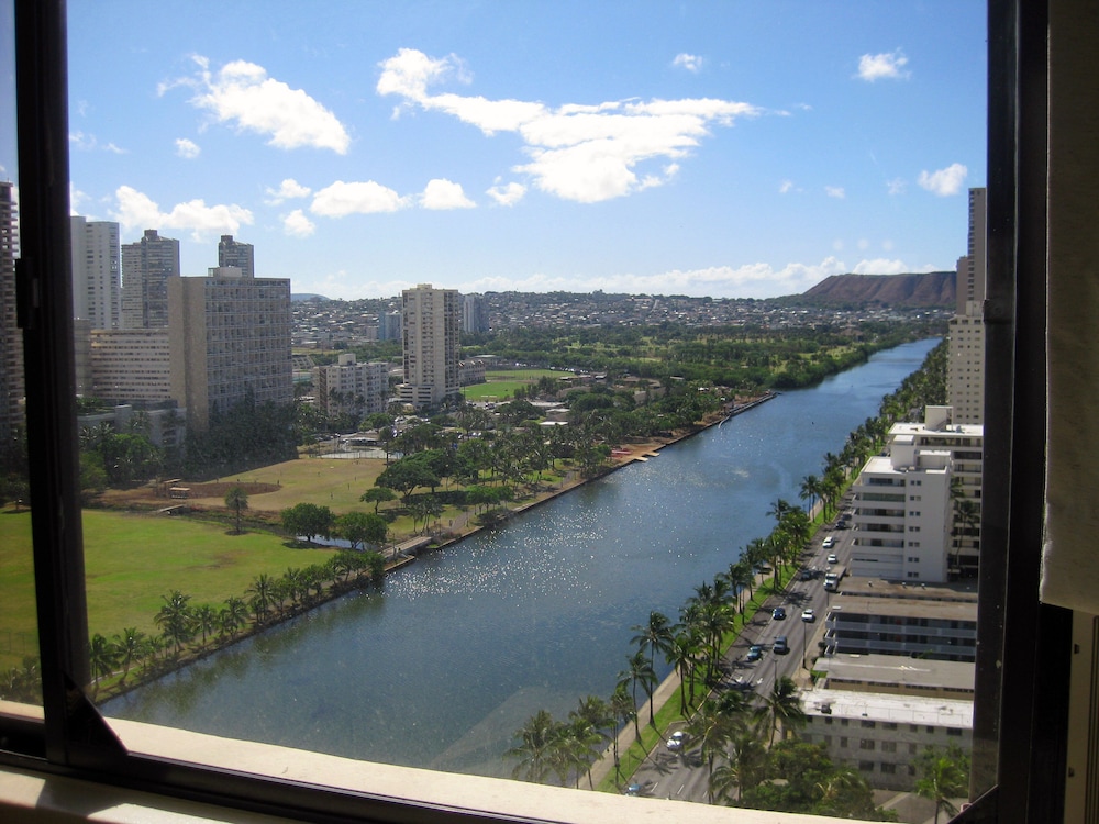 Waikiki Monarch Hotel 49/50
