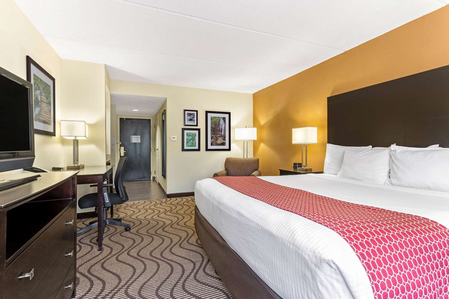 Comfort Inn & Suites Tampa North I-75 5/18