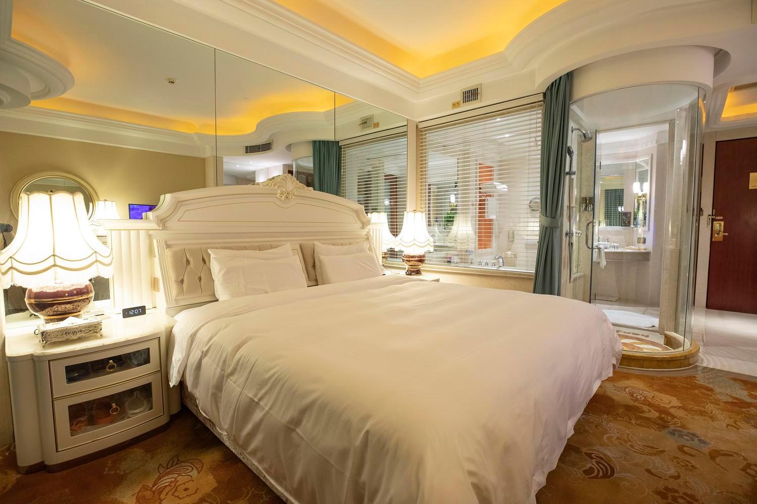 Superior, Queen Bed