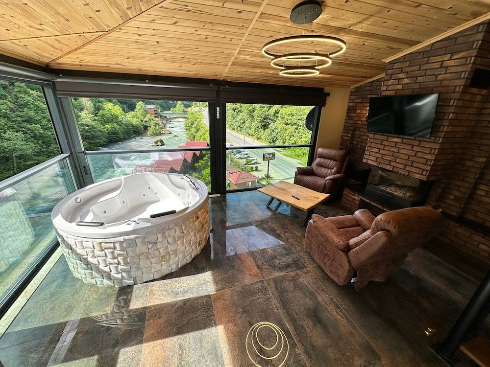 Tuva Villa's 22/50