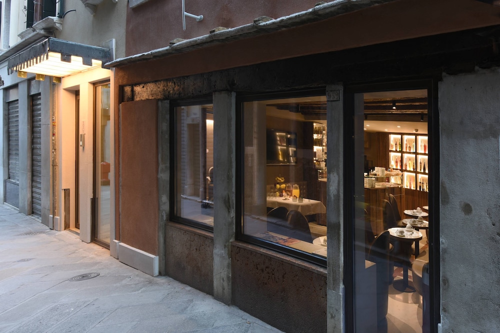 Rosa Salva Hotel 3/56