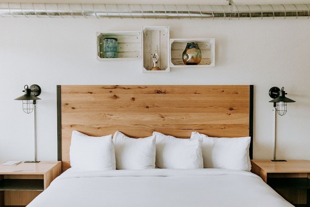Room, King Bed, Exterior Entrance, Accessible