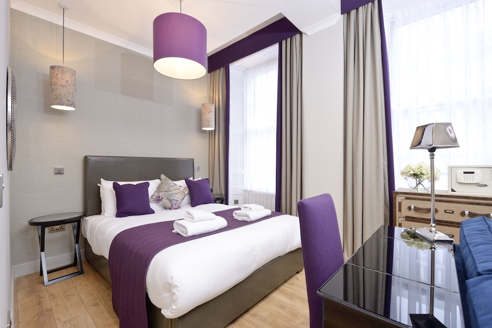 Studio, King Bed