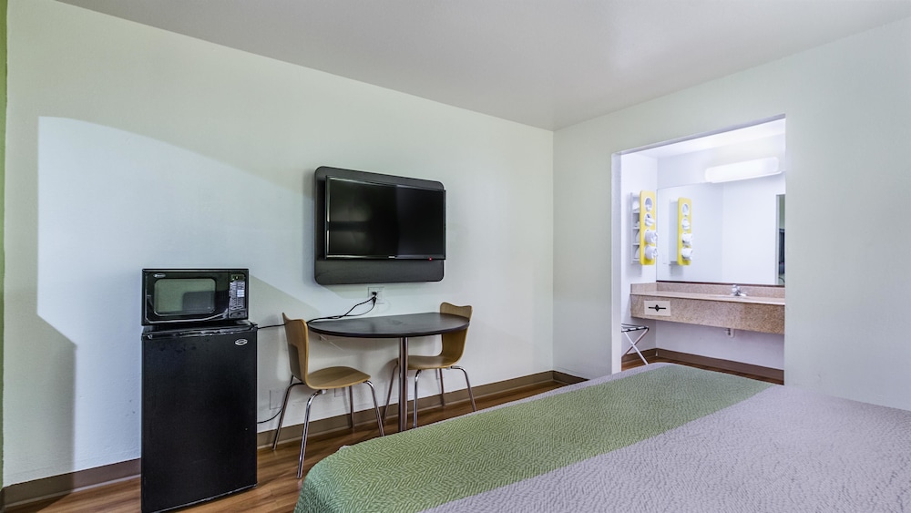 Motel6 San Marcos, TX - North 28/45
