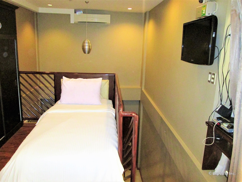 Uptown Condotel 29/73