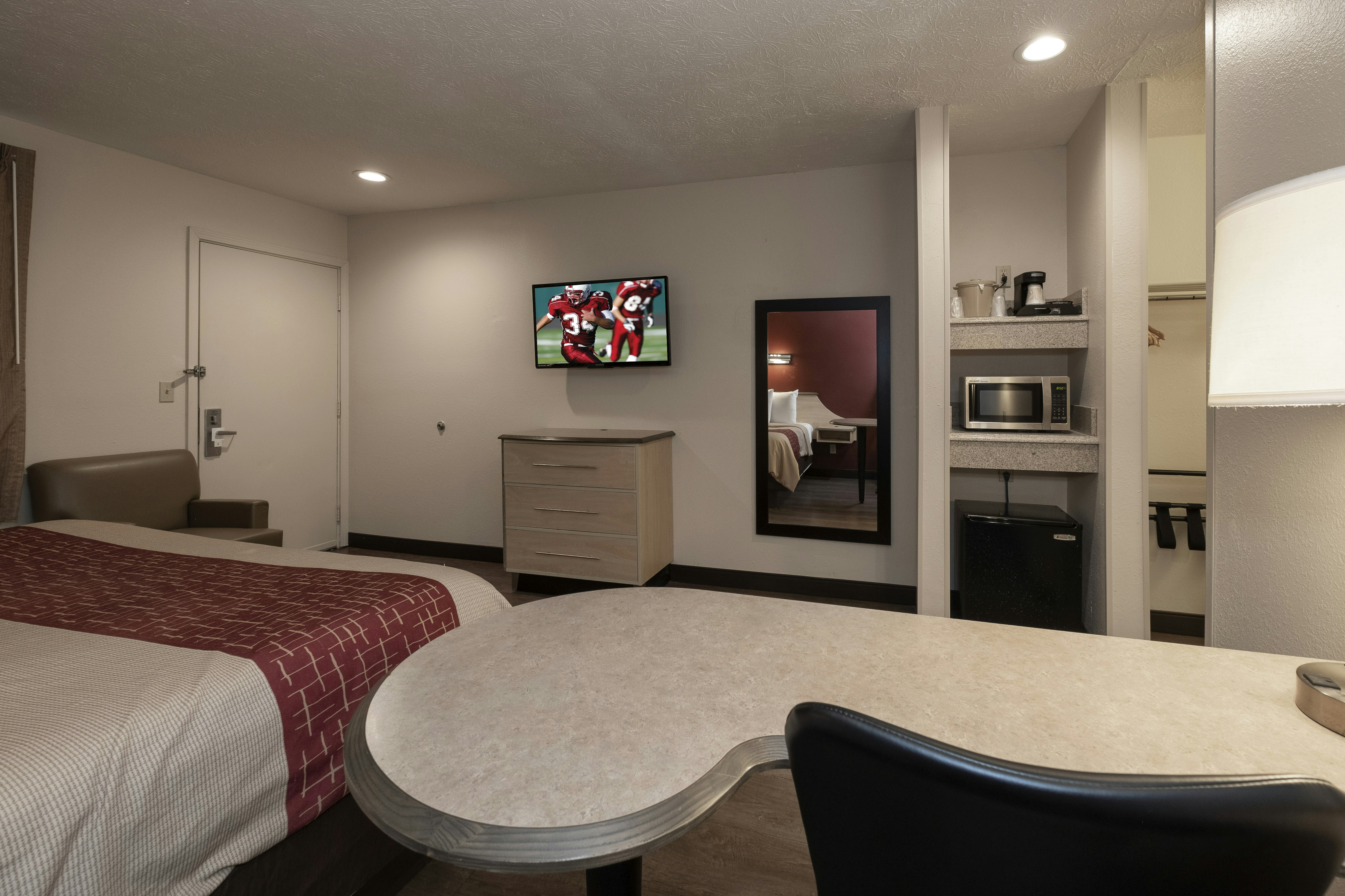 Red Roof Inn Indianapolis - Greenwood 14/24
