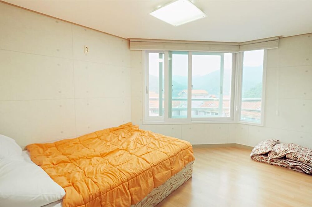 Gapyeong Apple Lodge Pension 24/50