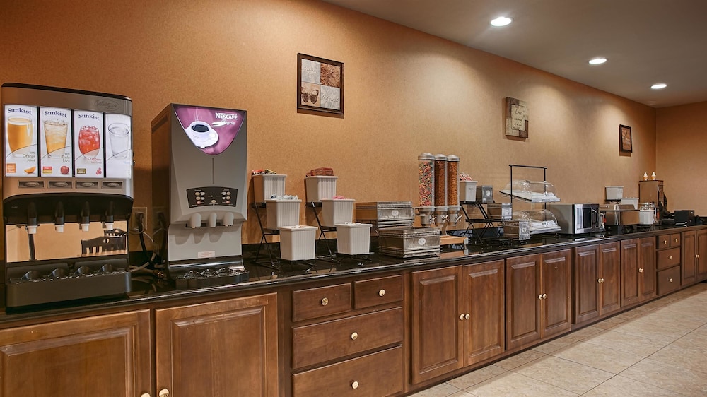 Best Western Bastrop Pines Inn 31/40