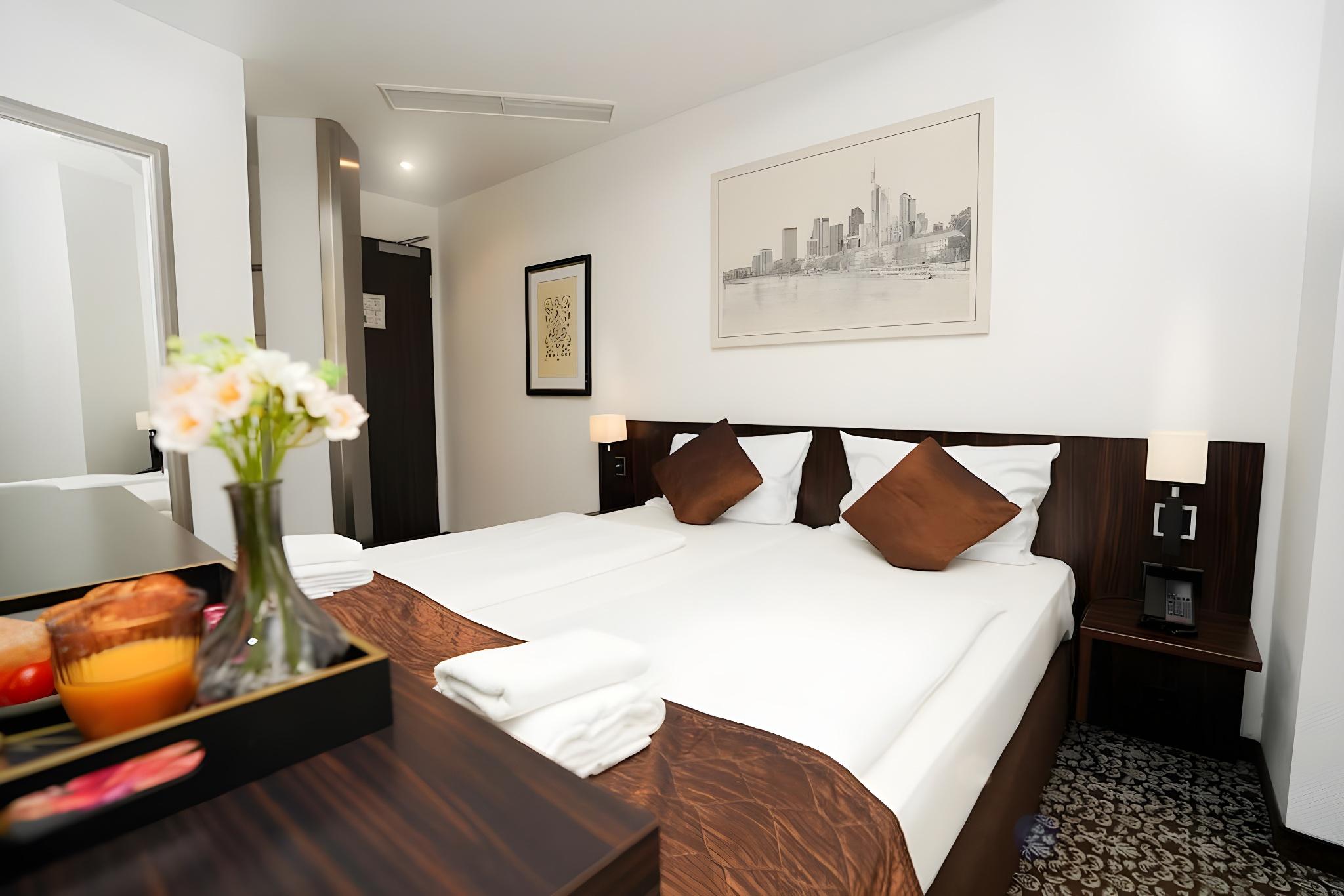 Guest Room, Triple