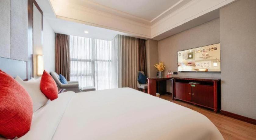 Vienna International Hotel (Shanghai Hongqiao National Exhibition and Convention Center Caobao Road) 30/47