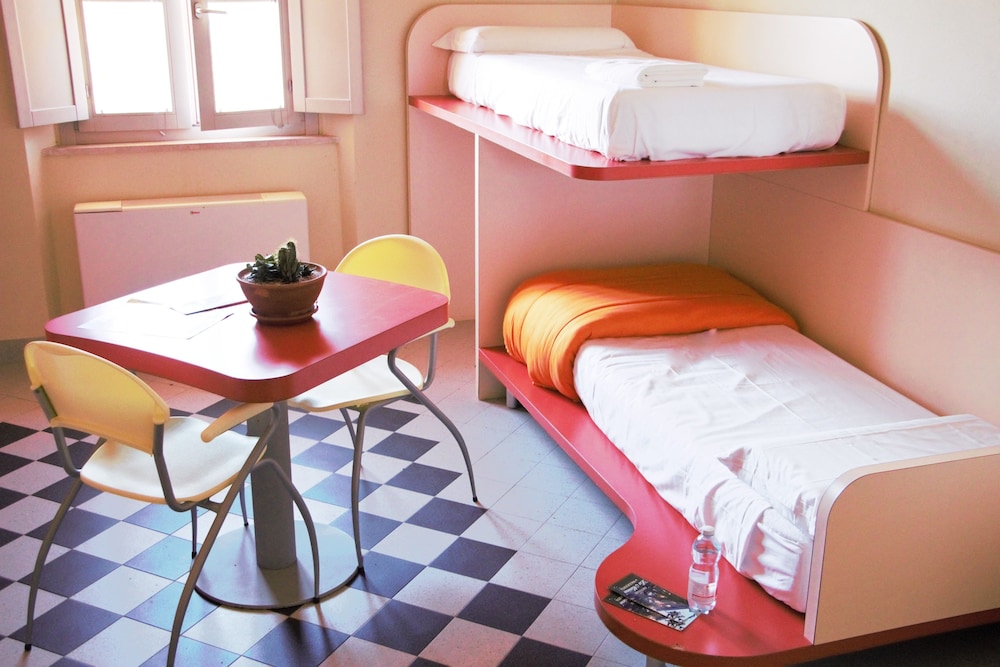 COMFORT, QUADRUPLE, SHARED BATHROOM