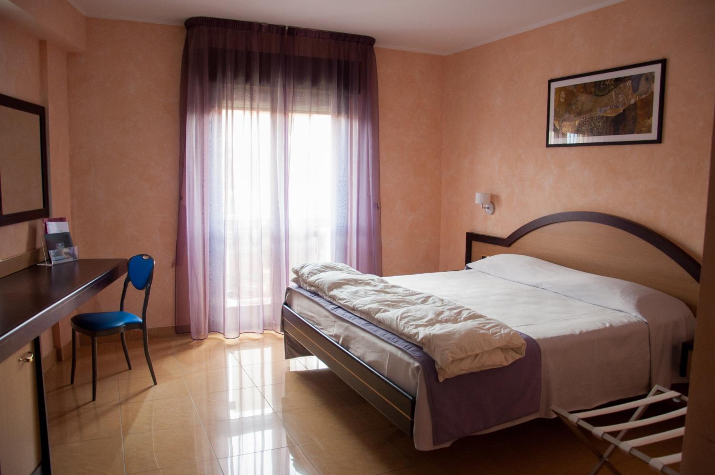 غرفة بسرير مزدوج بإطلالة على البحر، Grand Hotel Paradiso 6/10