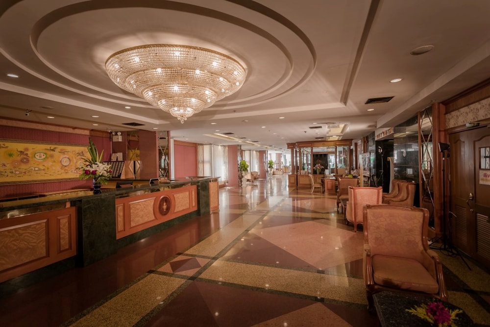 Grand Tower Inn Rama VI 6/70