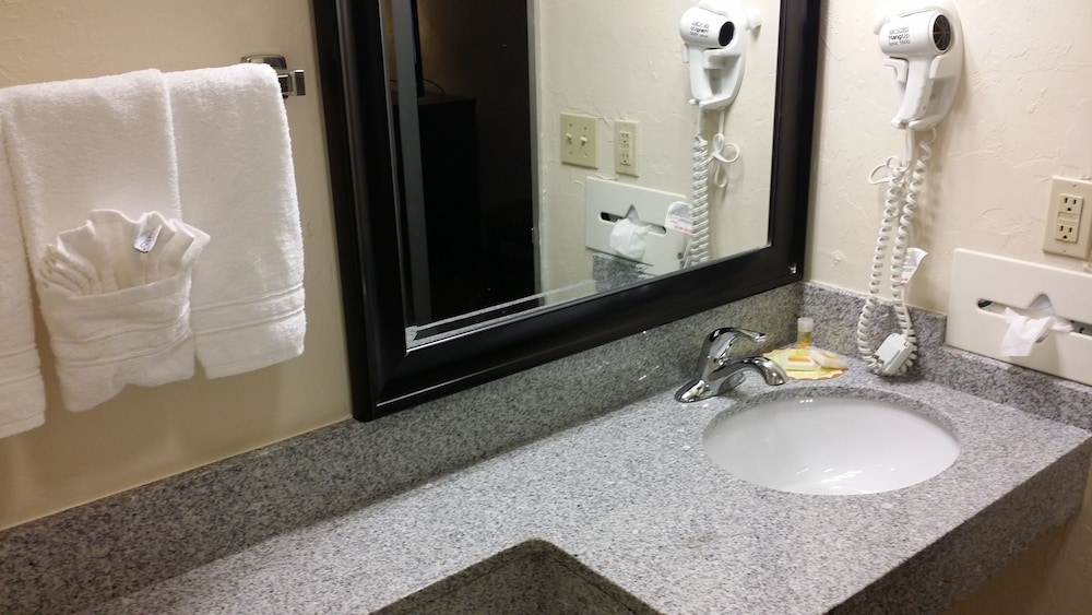 Days Inn By Wyndham Norman 12/21