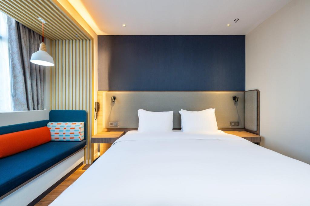 1 Bedroom, Suite, Bath and Shower