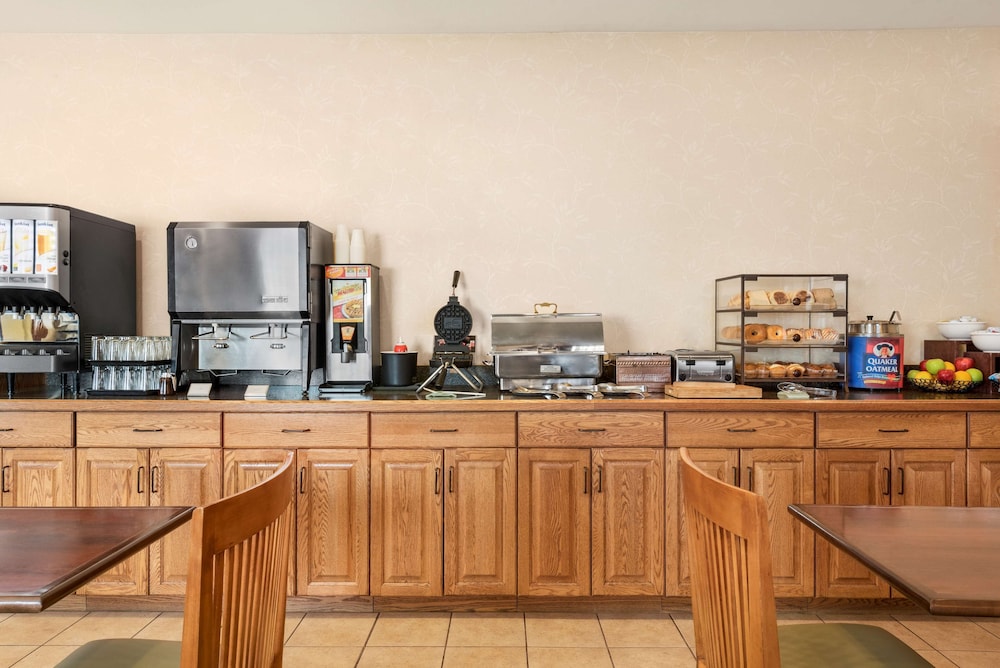 Country Inn & Suites By Radisson, Peoria North, IL 23/28