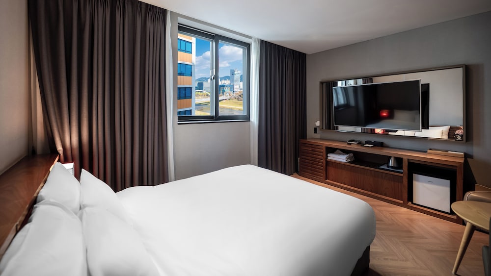 Golden Business Hotel 12/65