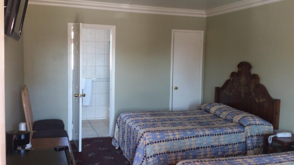 Santa Ana Travel Inn 15/40